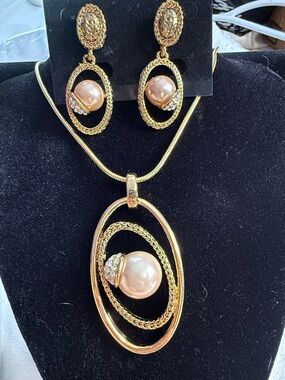 24K gold plated pearl and Swarovski crystal necklace pendant earrings set